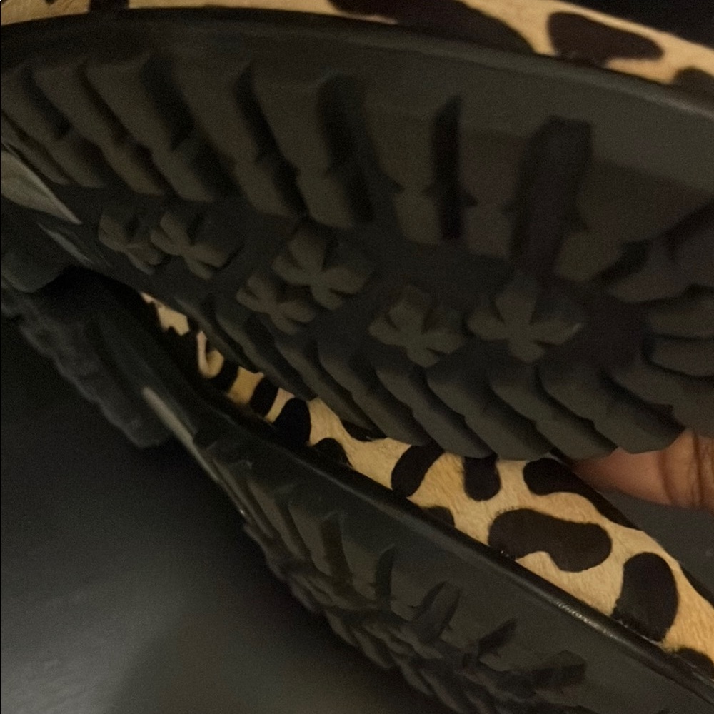 Me Too Women's Leopard Print Loafers - Picture 4 of 7